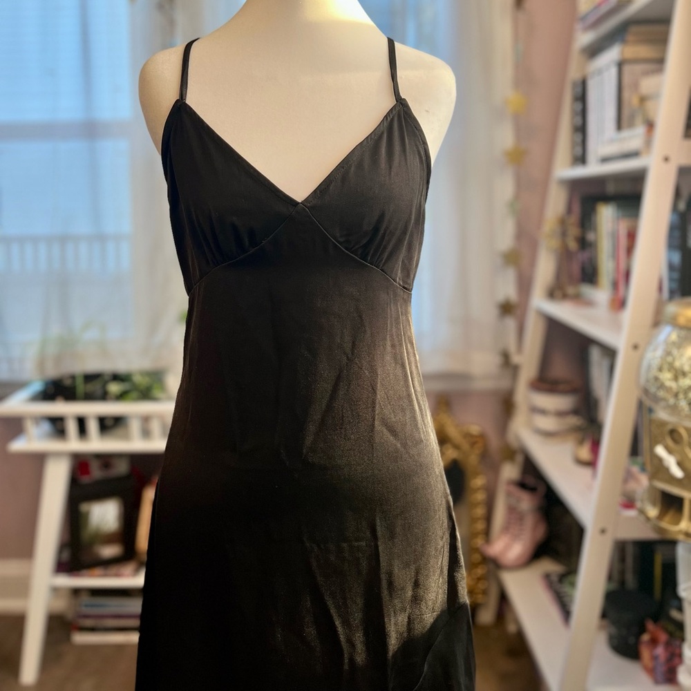 ✨💖HP💖✨ VILA Satin Black High Low Flounce Hem Midi Dress - Picture 3 of 8